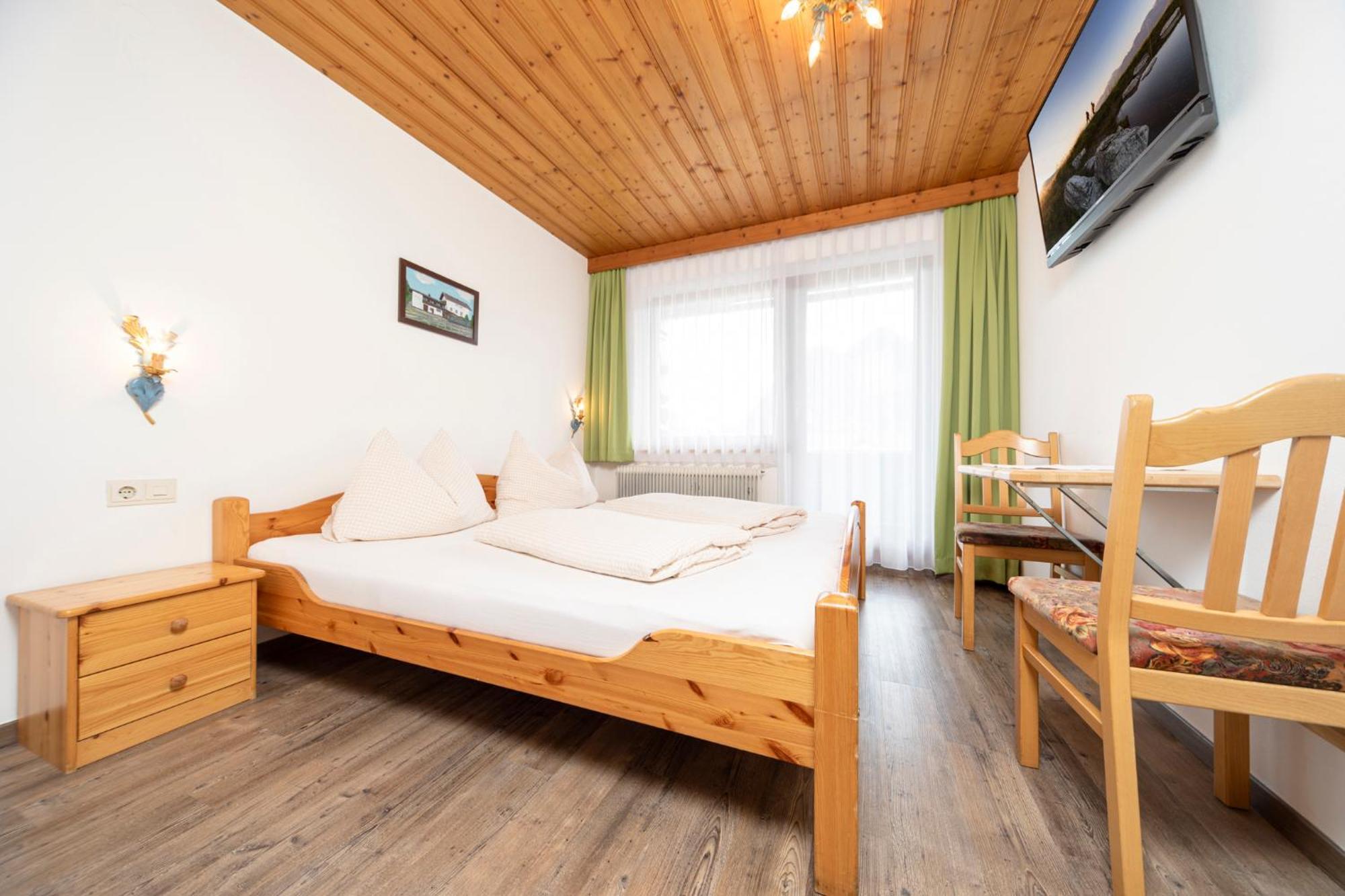 Gasthof Pension Knapp Strass im Zillertal Pokoj fotografie